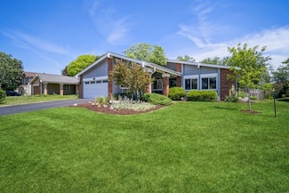 1053 Partridge Ln, Lake Zurich, IL 60047