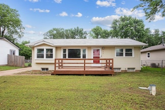614 W 7th St, Haysville, KS 67060