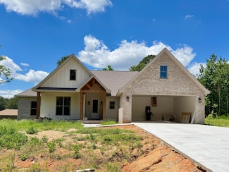 76 Copperfield Dr, Hattiesburg, MS 39402