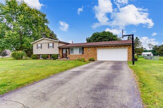 2811 Carriage Ln, Springfield, OH 45505