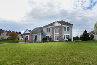 14 Clover Leaf Ln, Glenmont, NY 12077