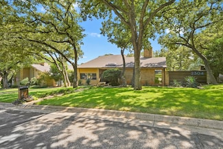 2304 Oak Forest Ct, Arlington, TX 76012