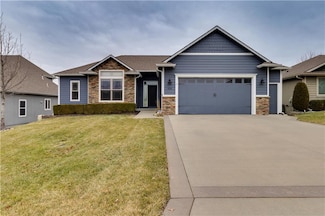 624 N Blazing Star Dr, Lawrence, KS 66049