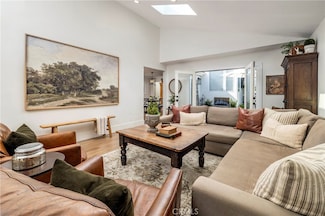 390 Esther St, Costa Mesa, CA 92627