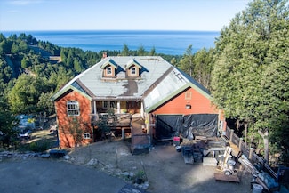 148 Mcmains Ct, Shelter Cove, CA 95589