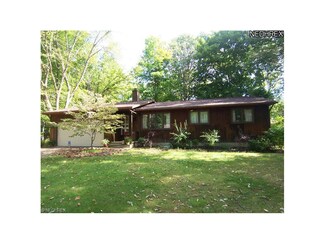 600 Oriole Dr, Roaming Shores, OH 44084