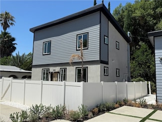 19515 Cantara St, Los Angeles, CA 91335