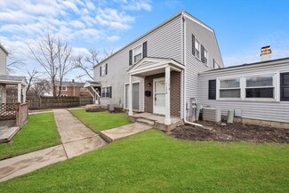 115 Lucille Ct Unit B11, Bartlett, IL 60103