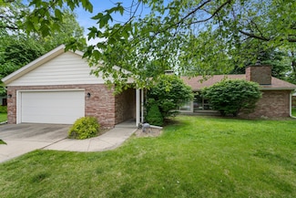 911 S Hamilton St, Monticello, IL 61856