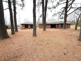 620 S 24th St, Okemah, OK 74859