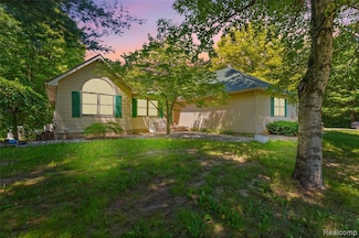 680 S Bartlett Rd, Saint Clair, MI 48079