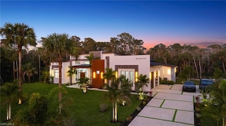 390 3rd St NW, Naples, FL 34120