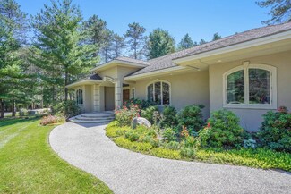 3571 Meadowood Trail Dr SE, Grand Rapids, MI 49546