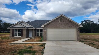 45 Meadow Walk Ct, Wetumpka, AL 36092