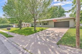 2720 SE Lakeshore Blvd, Topeka, KS 66605