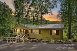 386 Country Club Dr, Canton, NC 28716