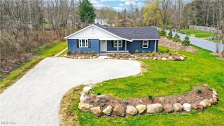 16222 Paulette Dr, Burton, OH 44021