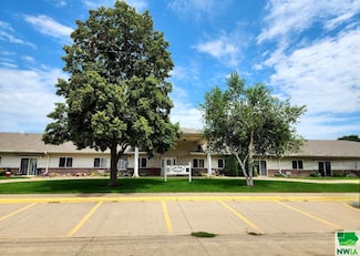1711 3rd St, Hull, IA 51239