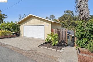 9214 Golf Links Rd, Oakland, CA 94605