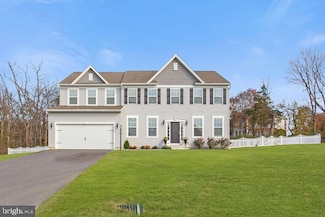 460 Paradise View Dr, Greencastle, PA 17225