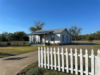 204 Jefferson St, Como, TX 75431