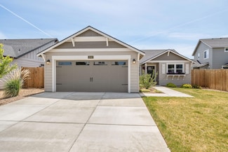 2532 NW Upas Way, Redmond, OR 97756