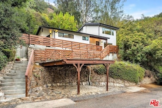 8631 Crescent Dr, Los Angeles, CA 90046