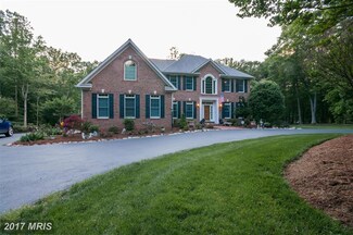 8112 Long Shadows Dr, Fairfax Station, VA 22039