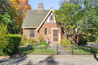 166 Lancaster St, Providence, RI 02906