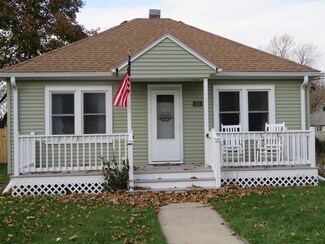 213 Davis St, Fox Lake, WI 53933