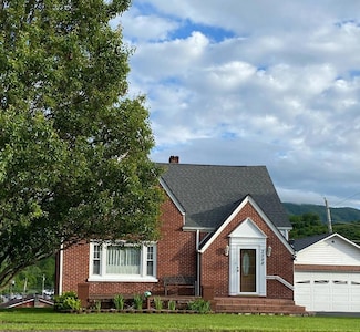 3398 Riverside Dr, North Tazewell, VA 24630