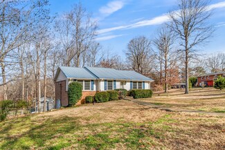 202 Grandview Dr, Dickson, TN 37055