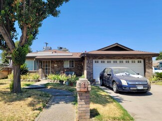 797 S Amber St, Tulare, CA 93274