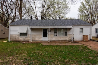9721 Dennis Dr, Saint Louis, MO 63136