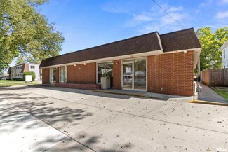 328 S 4th St, Pekin, IL 61554