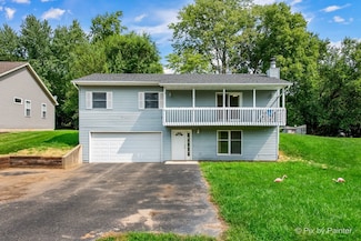 1233 Lakewood Dr, Somonauk, IL 60552