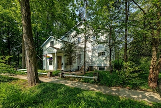 818 S 7th St, Ann Arbor, MI 48103