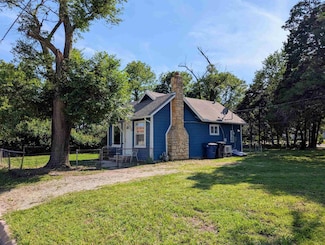 1015 S Walnut St, Newton, KS 67114
