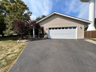 4212 Tonkawood Rd, Minnetonka, MN 55345