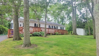 9 Driftwood Ln, Sagamore Beach, MA 02562