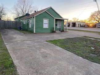7002 Red Bud Dr, Dallas, TX 75227