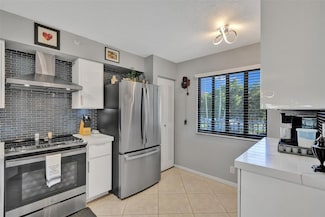 2205 S Cypress Bend Dr Unit 301, Pompano Beach, FL 33069