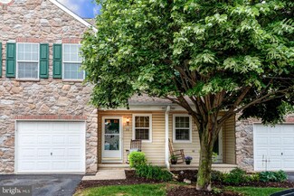 72 N Village Cir, Palmyra, PA 17078