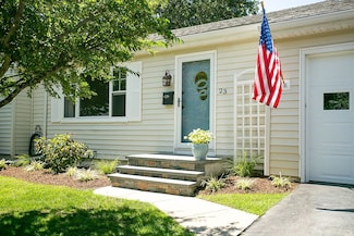 23 Sherwood Rd, Middletown, RI 02842