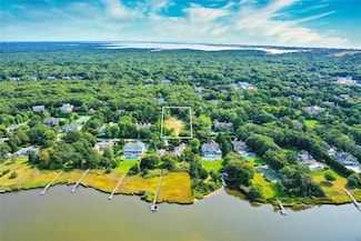 34B Old Main Rd, Quogue, NY 11959