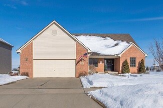 560 Ridge Point Dr, Dundee, MI 48131