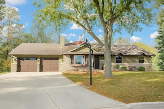 2389 Curtis Ct, Green Bay, WI 54311