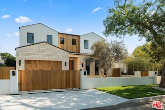11752 Blix St, Valley Village, CA 91607
