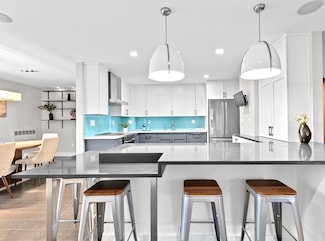 50 Longwood Ave Unit 1017, Brookline, MA 02446