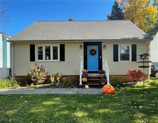 619 Kenilworth Rd, Bay Village, OH 44140